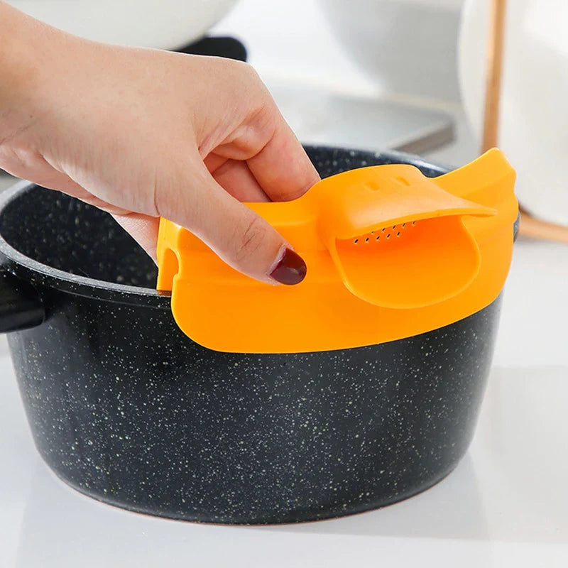 Afralia™ Duck Beak Funnel Liquid Deflector Kitchen Tool - Leakproof Pouring Nozzle