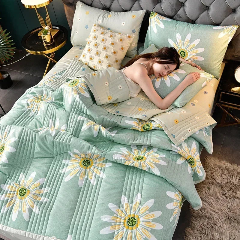 Afralia™ Quilted Queen Size Comforter 150x200 - Soft, Machine Washable, Summer Blanket