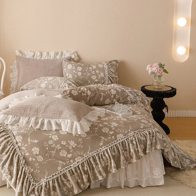 Afralia™ Vintage Flowers Ruffles Bedding Set in White Lace Design