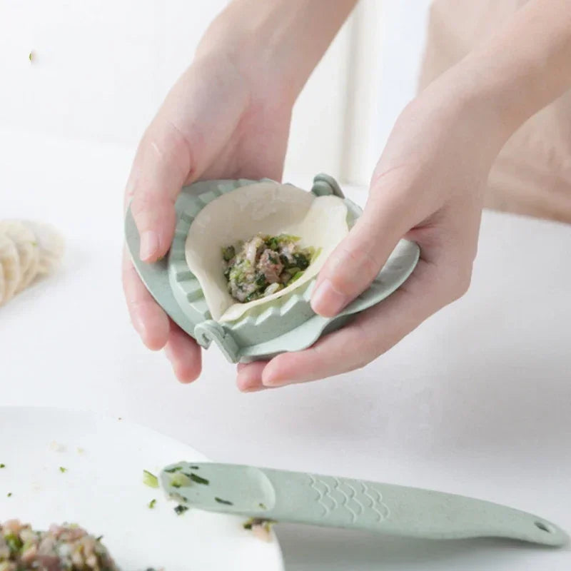 Afralia™ Dumplings Maker Tool Wheat Straw Jiaozi Pierogi Mold Clips Pastry Kitchen Accessories