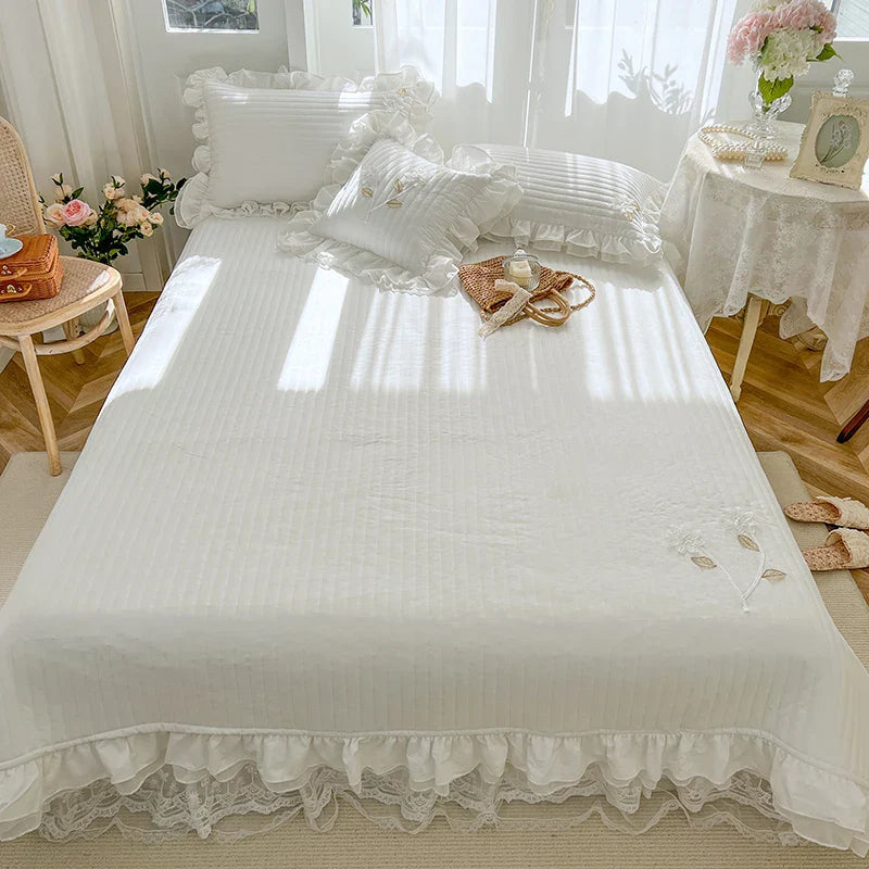 Afralia™ Handmade Lace Flowers Quilted Bedspread Coverlet Queen Double Mattress Cover