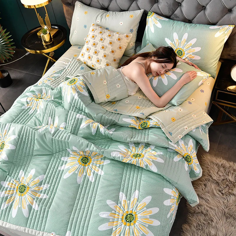 Afralia™ Quilted Queen Size Comforter 150x200, Soft & Machine Washable Bed Blanket