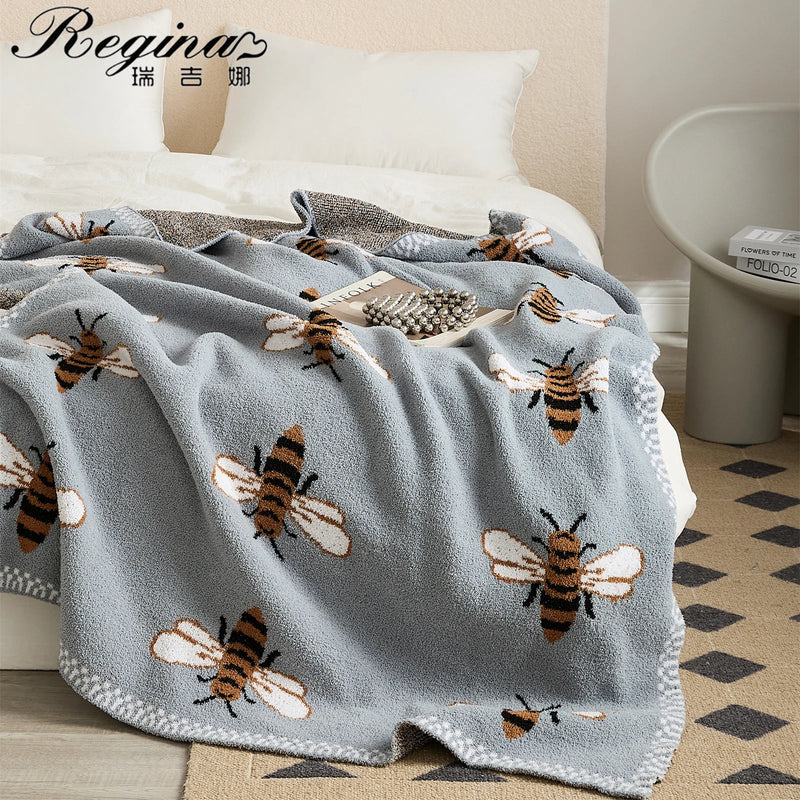 Afralia™ Kawaii Bee Pattern Cozy Blanket - Super Soft White Spot Edge Design