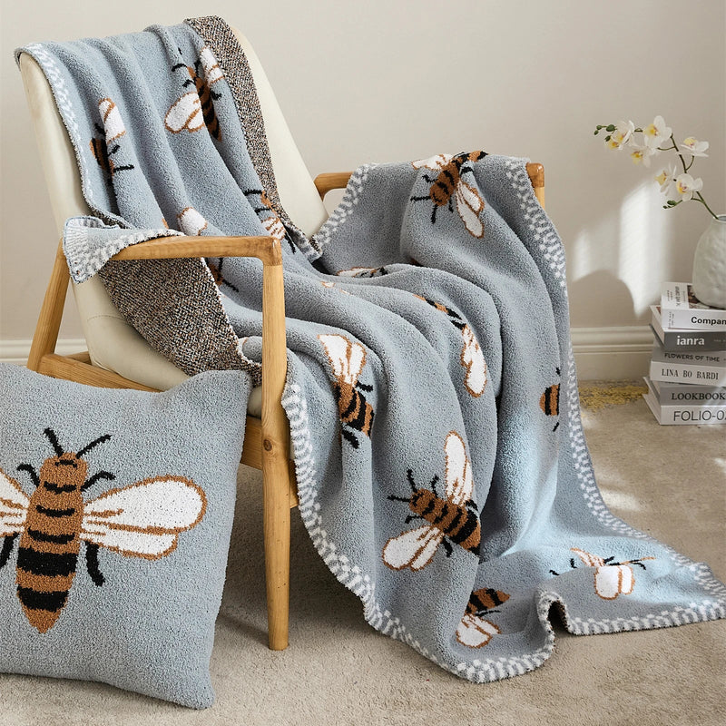 Afralia™ Kawaii Bee Pattern Cozy Blanket - Super Soft White Spot Edge Design