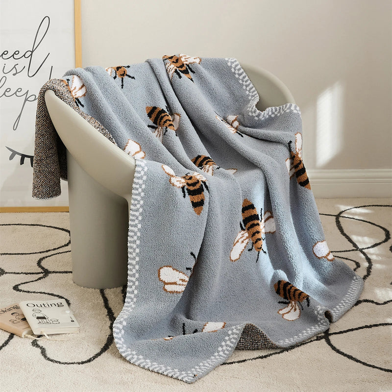 Afralia™ Kawaii Bee Pattern Cozy Blanket - Super Soft White Spot Edge Design