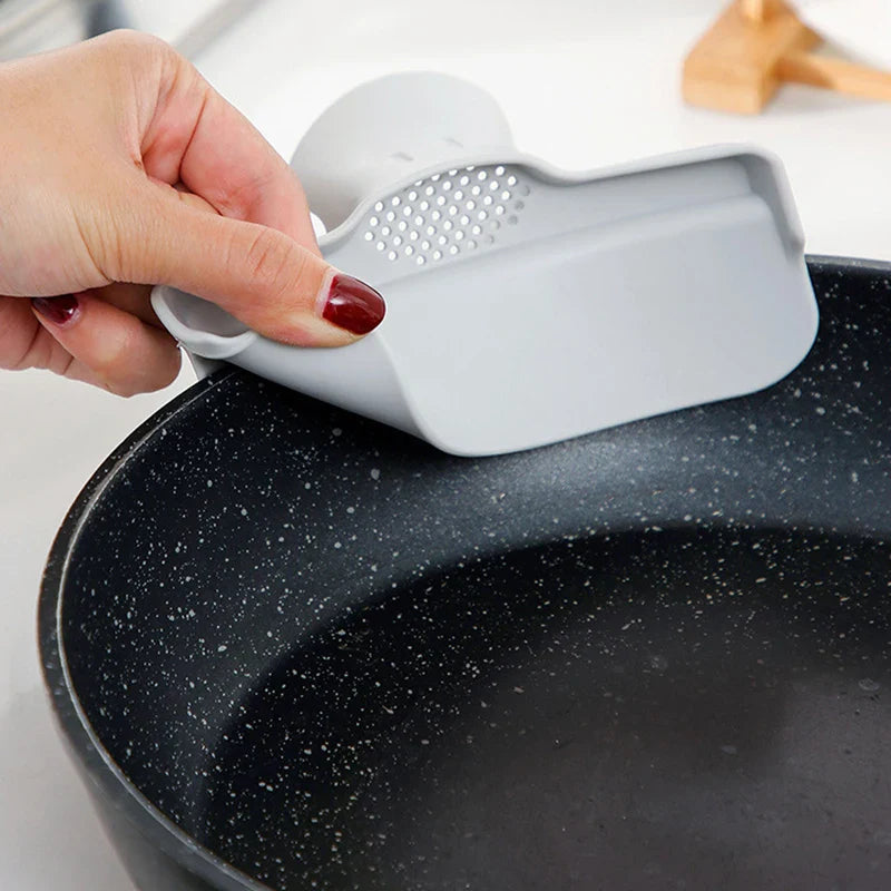 Afralia™ Duck Beak Funnel Liquid Deflector Kitchen Tool - Leakproof Pouring Nozzle