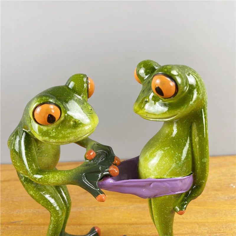 Afralia™ Leggy Frog Couple Figurine: Modern Wedding Home Decor Statue