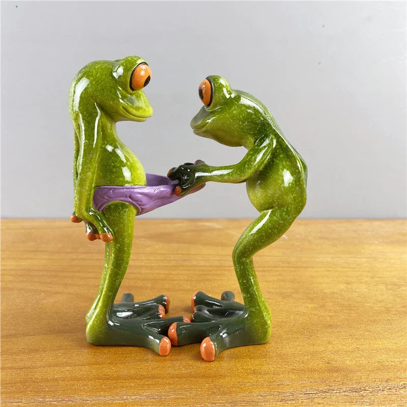 Afralia™ Leggy Frog Couple Figurine: Modern Wedding Home Decor Statue