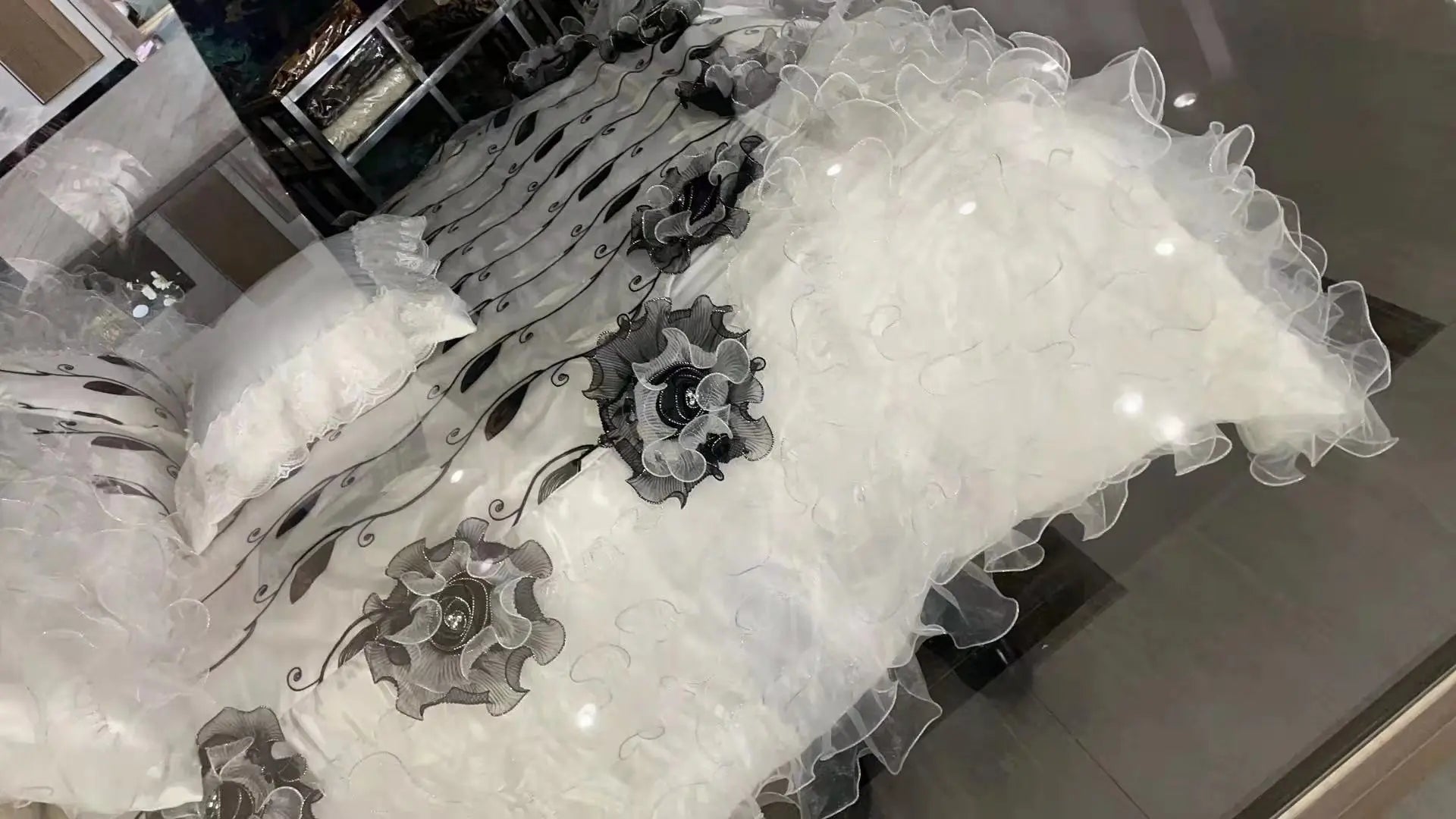 Afralia™ Jacquard Rose Lace Bedding Set, Luxurious European Style, Red & Champagne