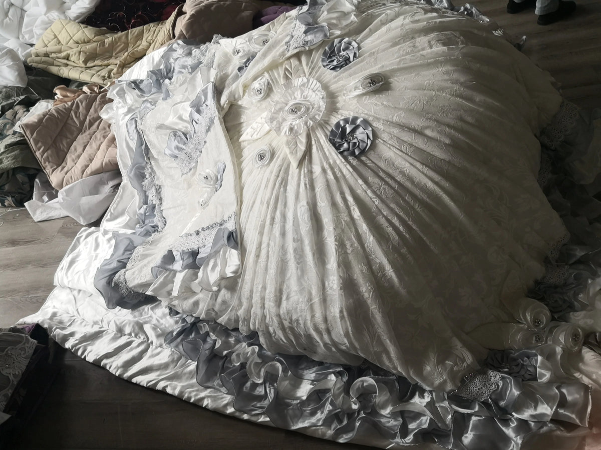 Afralia™ Jacquard Rose Lace Bedding Set, Luxurious European Style, Red & Champagne