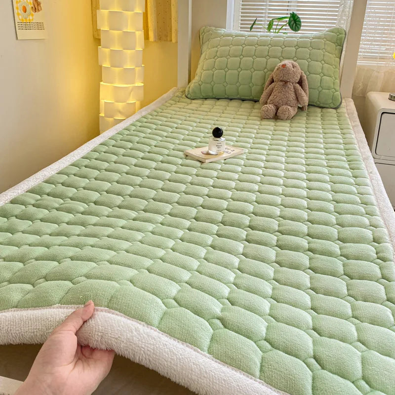 Afralia™ Winter Milk Velvet Bedspread King Size Quilted Mattress Pad Mattress Protector