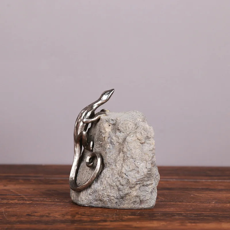 Afralia™ Gecko Lizard Resin Candlestick: Home Decor Figurine & Candelabrum