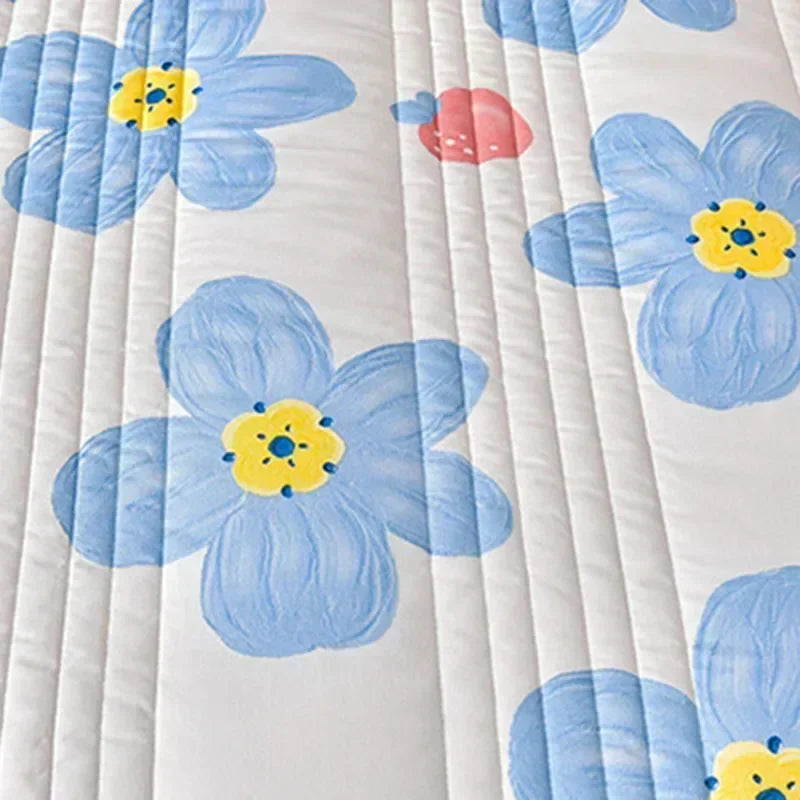 Afralia™ Quilted Queen Size Comforter 150x200 - Soft, Machine Washable, Summer Blanket