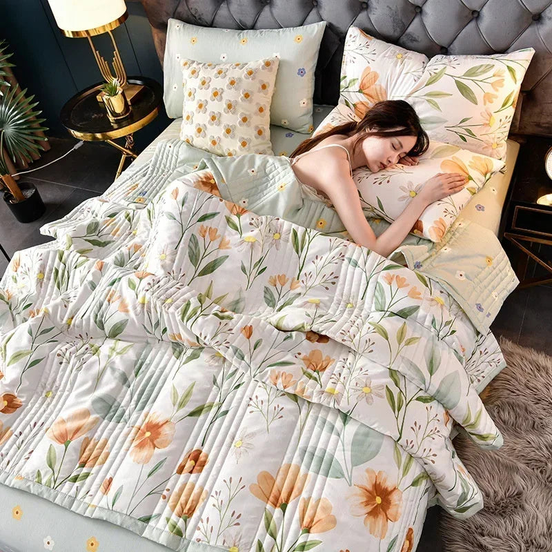 Afralia™ Quilted Queen Size Comforter 150x200 - Soft, Machine Washable, Summer Blanket