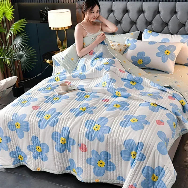 Afralia™ Quilted Queen Size Comforter 150x200 - Soft, Machine Washable, Summer Blanket