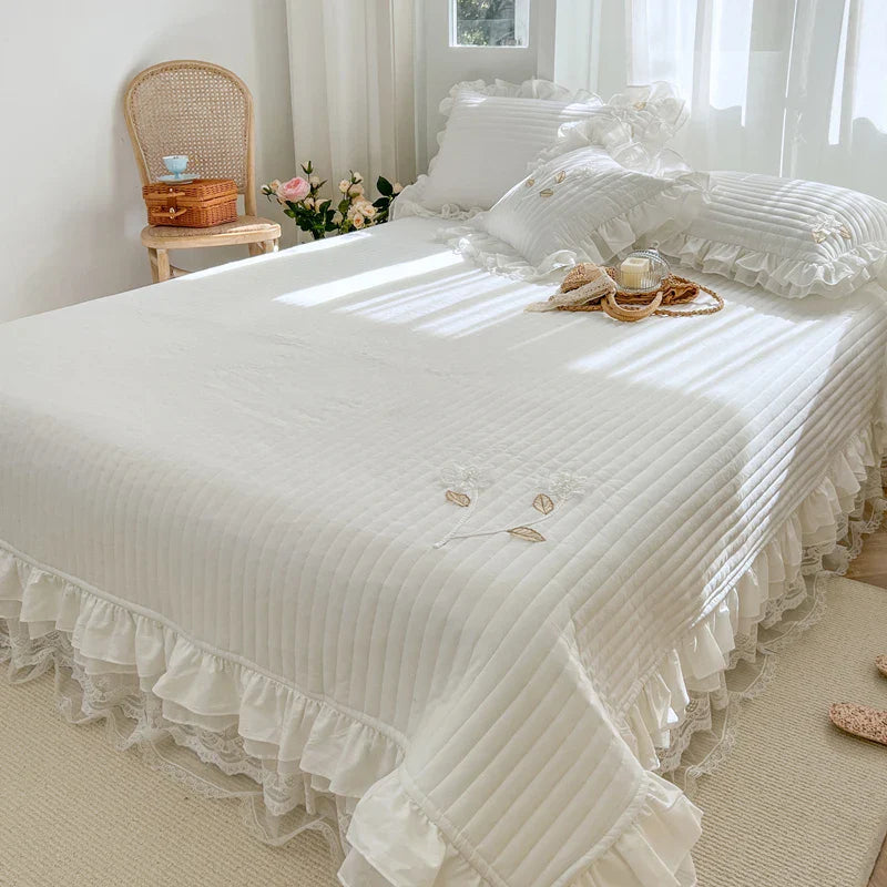 Afralia™ Handmade Lace Flowers Quilted Bedspread Coverlet Queen Double Mattress Cover