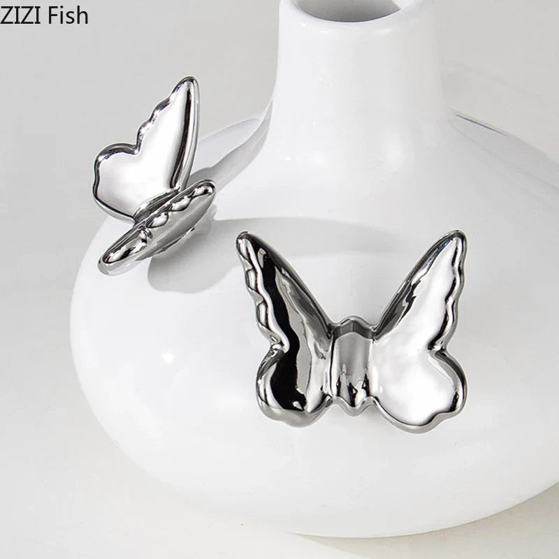 Afralia™ Silver Butterfly Ceramic Vase for Desk Decoration and Floral Arrangement