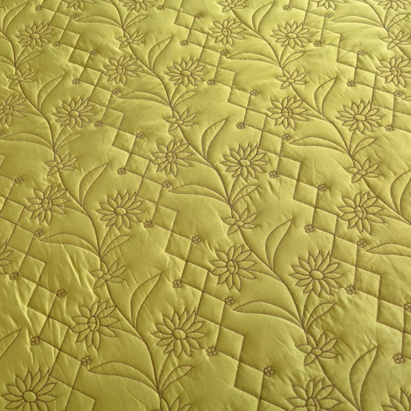 Afralia™ Silky Lyocell Eucalyptus Fiber Quilted Bedspread with Ruffles