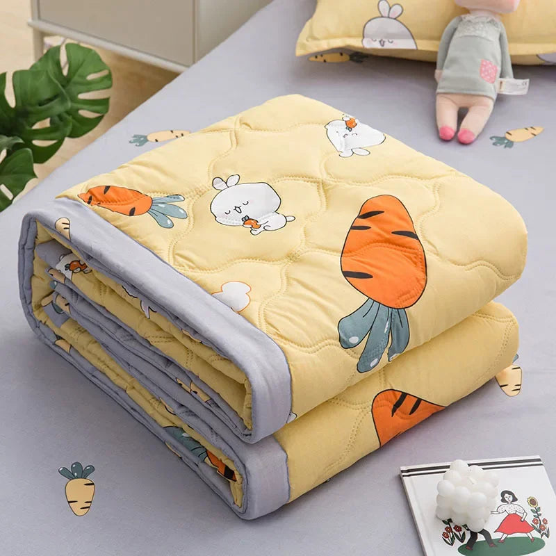 Afralia™ Daisy Print Quilt for Spring Summer, Queen Size, Mechanical Wash, Comfortable Blanket