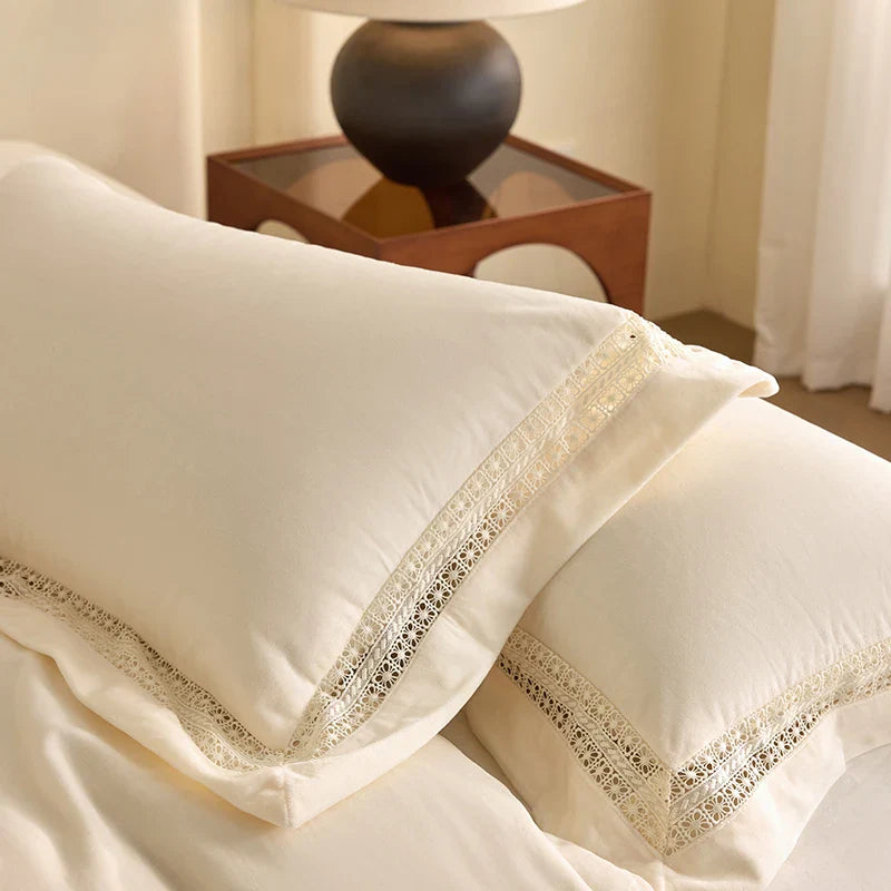 Afralia™ Cozy Velvet Lace Bedding Set: Duvet Cover, Sheet, Pillowcases - 4Pcs Warm & Stylish