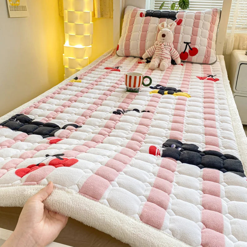 Afralia™ Winter Milk Velvet Bedspread King Size Quilted Mattress Pad Mattress Protector