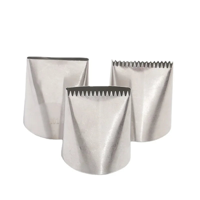 Afralia™ Extra-large Stainless Steel Zigzag Cake Decoration Nozzle for Birthdays & Parties
