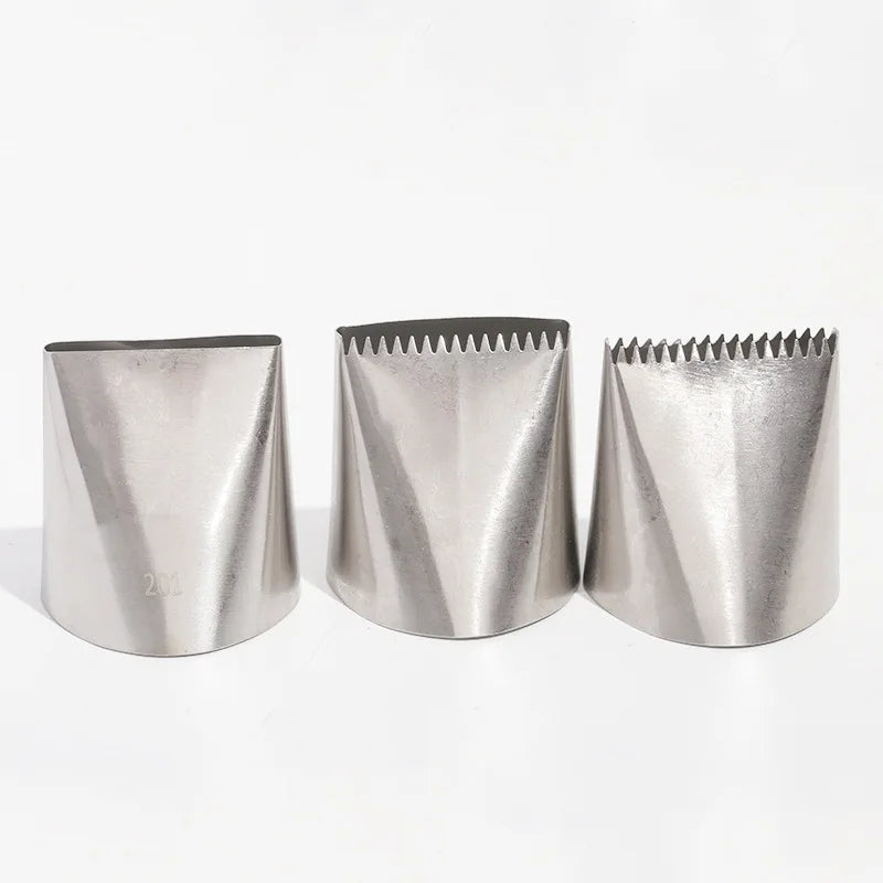 Afralia™ Extra-large Stainless Steel Zigzag Cake Decoration Nozzle for Birthdays & Parties