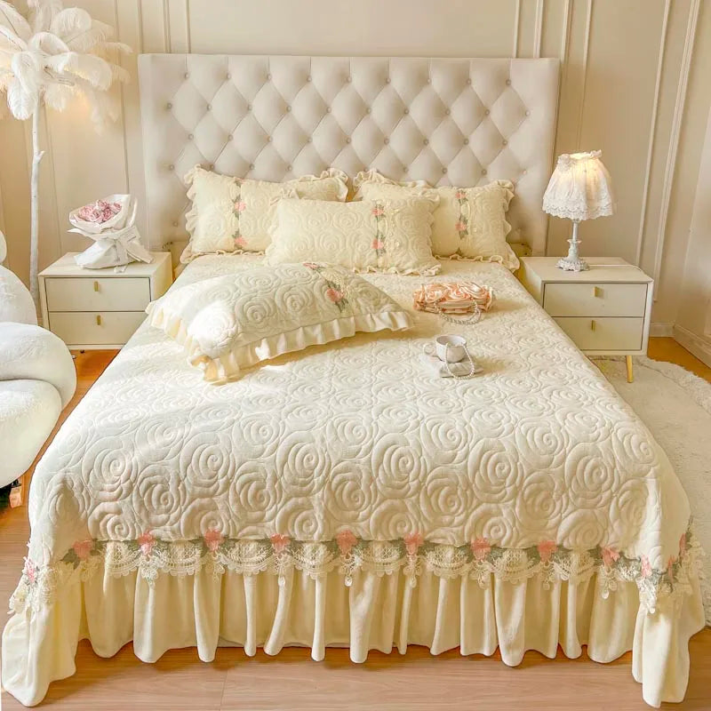 Afralia™ Velvet Floral Lace Quilted Bedding Set With Pillowcases