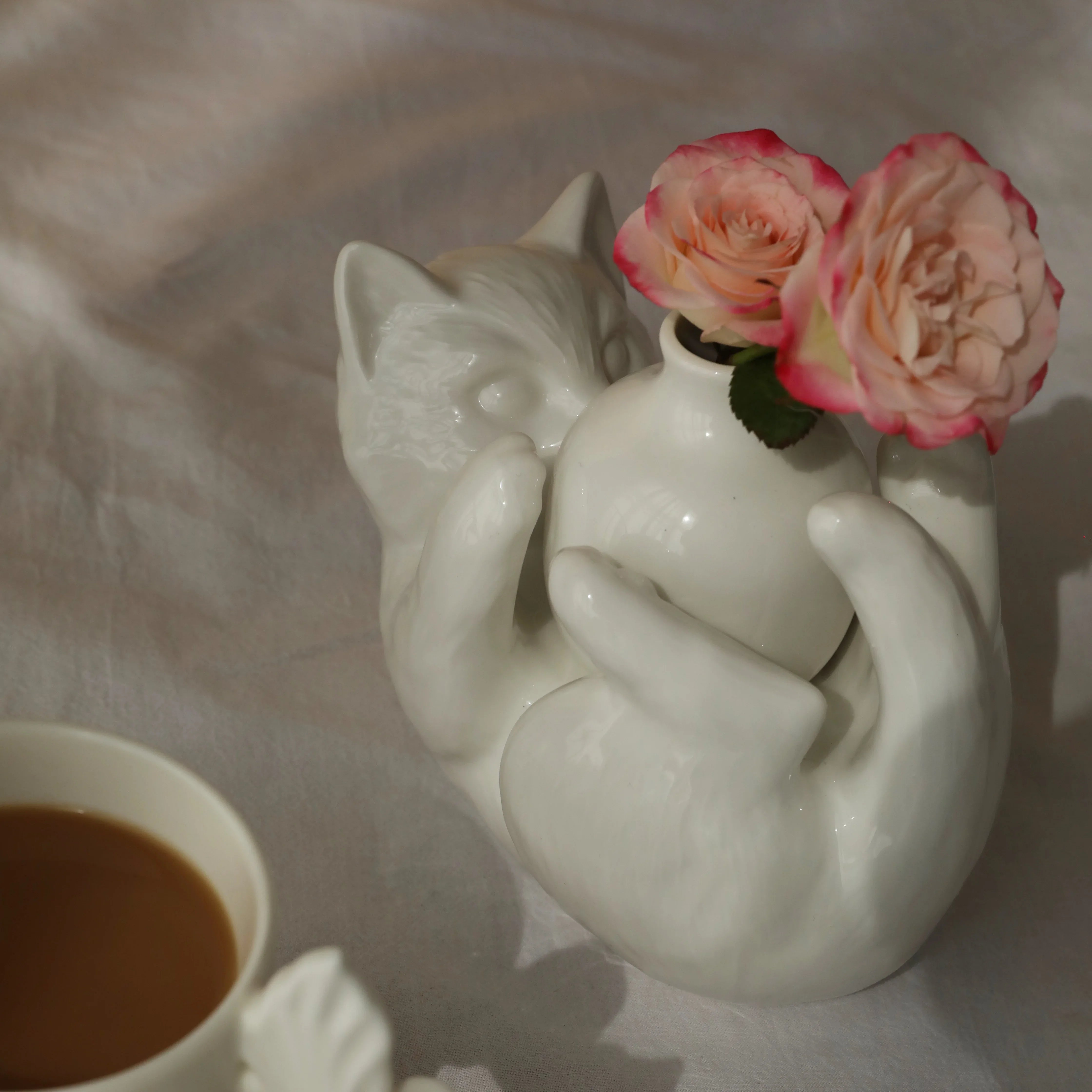 Afralia™ Cat Cartoon Vase: Cute Cat Sculpture Aromatherapy Base for Home Decor