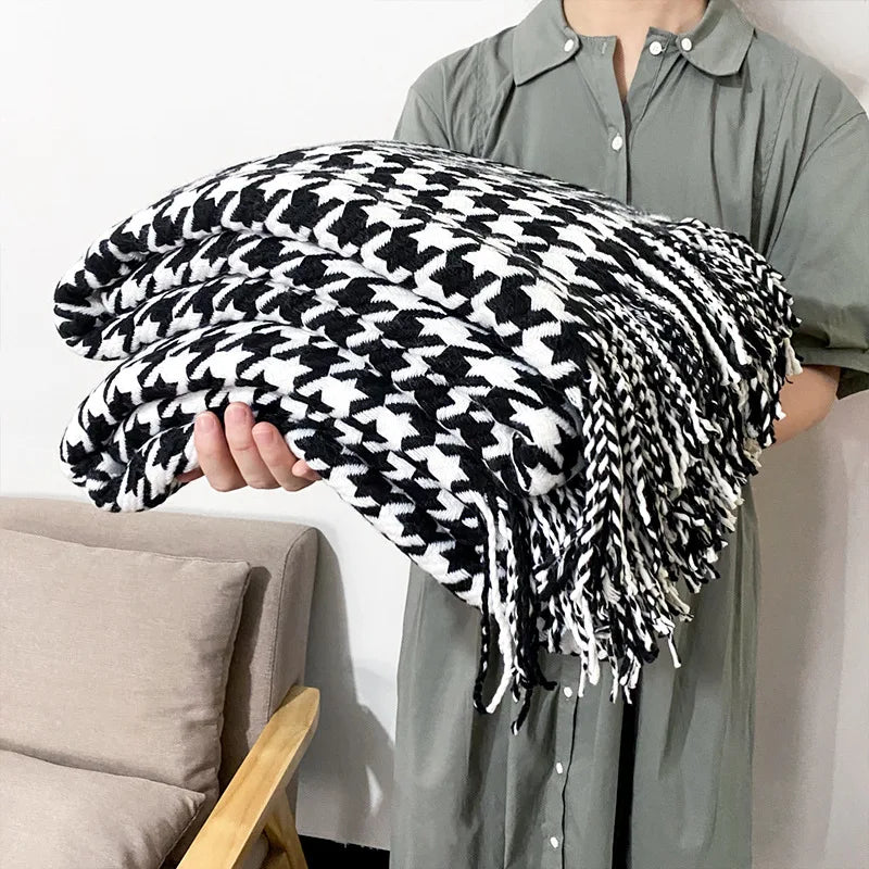 Afralia™ Houndstooth Throw Blanket