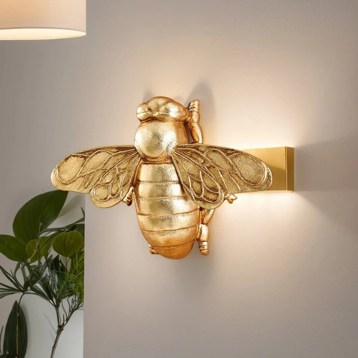 Afralia™ Golden Bee Resin Insect Statue Wall Hanger - Background Decoration