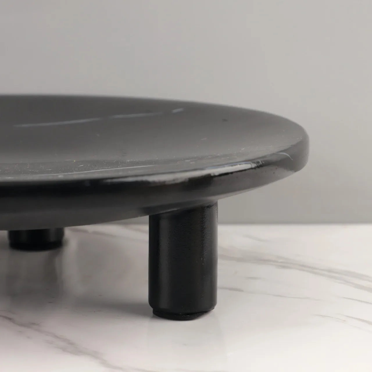 Afralia™ Imitation Marble Resin Three-Legged Fruit Tray - Minimalist Desktop Decoration