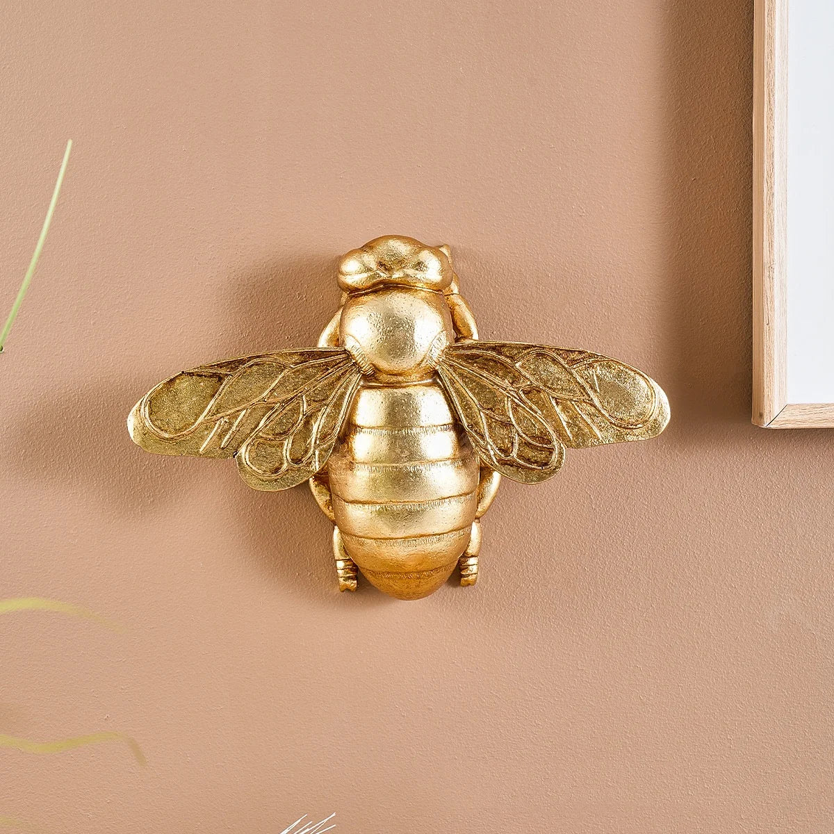 Afralia™ Golden Bee Resin Insect Statue Wall Hanger - Background Decoration