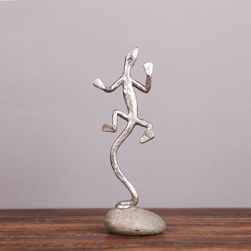 Afralia™ Gecko Lizard Resin Candlestick: Home Decor Figurine & Candelabrum