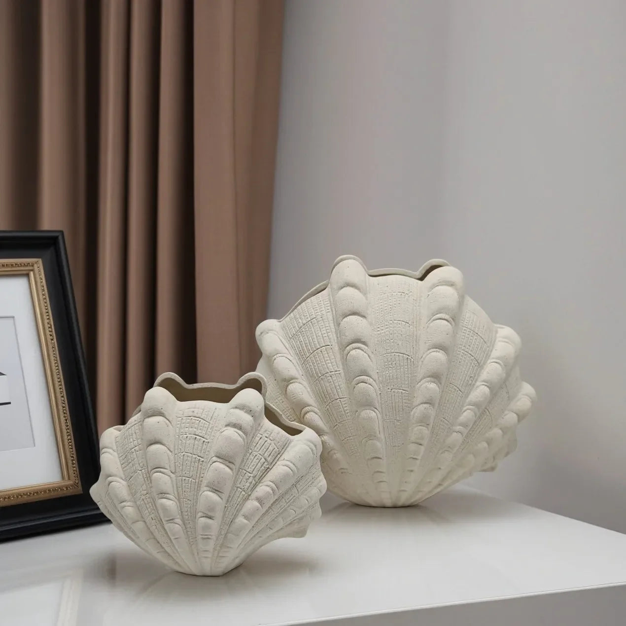 "Afralia™ Ceramic Clam Shell Vase for Home Decor and Terrarium Arrangements"