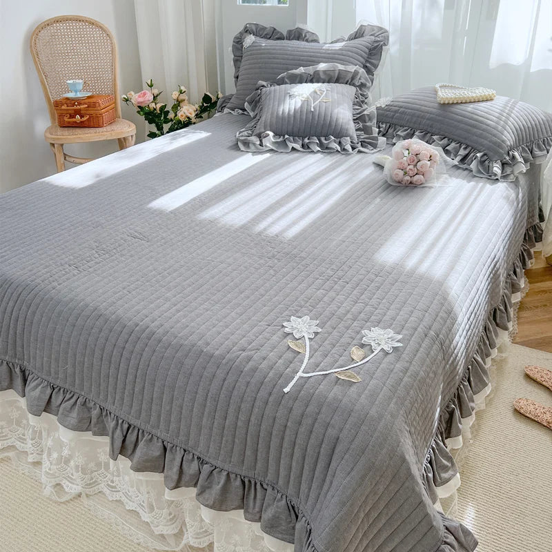 Afralia™ Handmade Lace Flowers Quilted Bedspread Coverlet Queen Double Mattress Cover