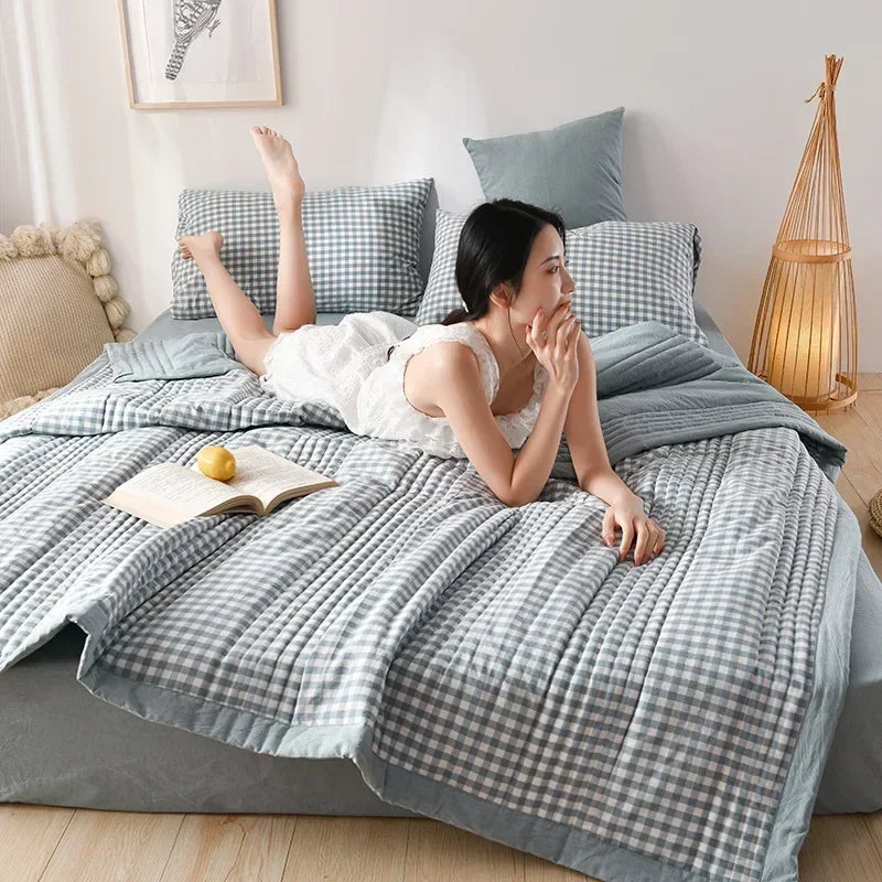 Afralia™ Quilted Queen Size Comforter 150x200 - Soft, Machine Washable, Summer Blanket