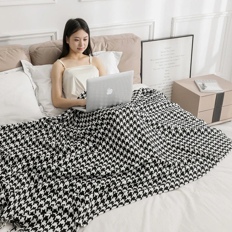 Afralia™ Houndstooth Throw Blanket