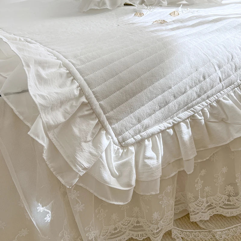 Afralia™ Handmade Lace Flowers Quilted Bedspread Coverlet Queen Double Mattress Cover