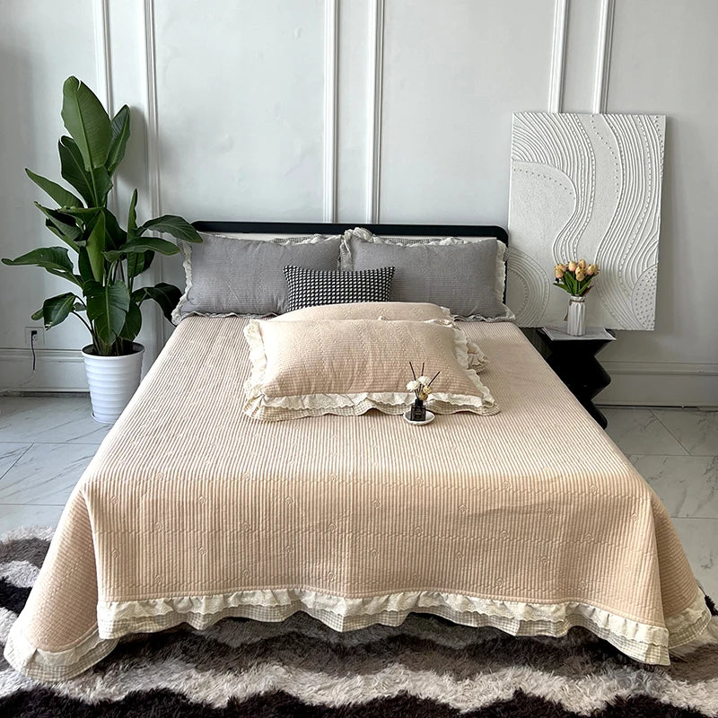 Afralia™ Lace Ruffles Quilted Bedspread Set with Pillowcases Queen Size