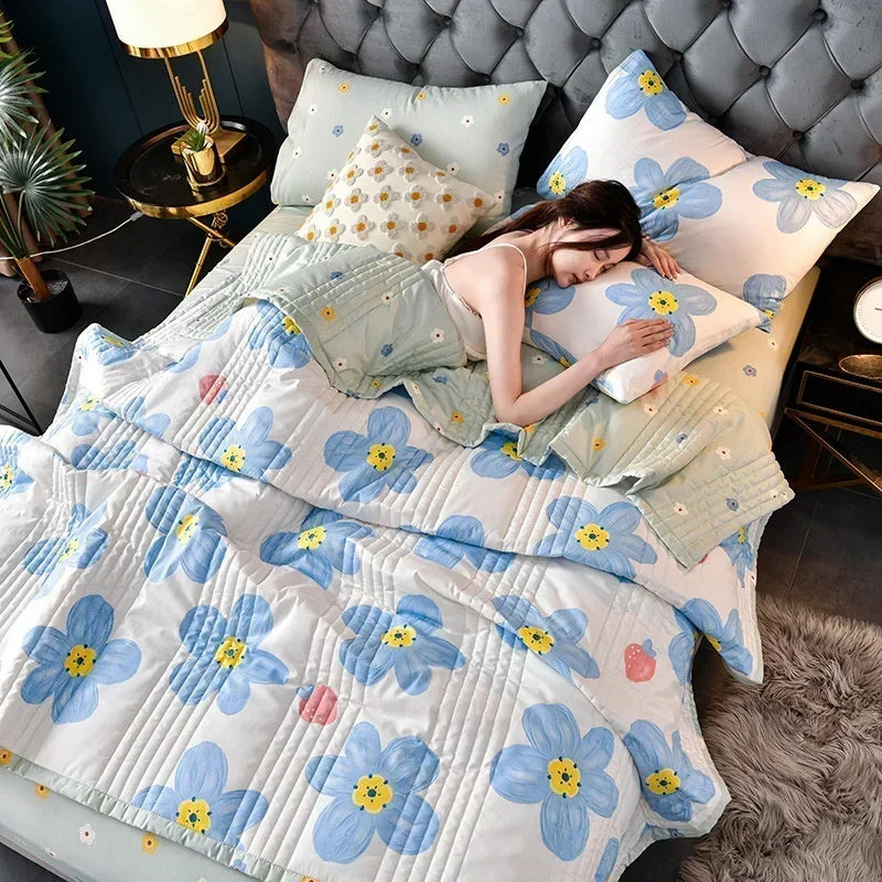 Afralia™ Quilted Queen Size Comforter 150x200 - Soft, Machine Washable, Summer Blanket