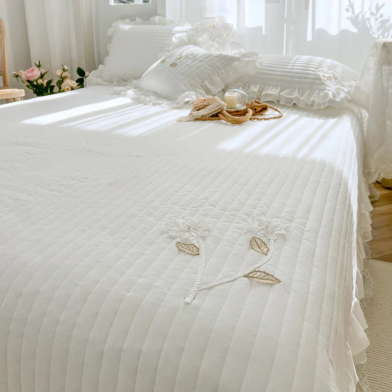 Afralia™ Handmade Lace Flowers Quilted Bedspread Coverlet Queen Double Mattress Cover