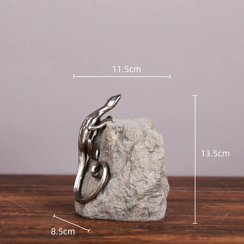 Afralia™ Gecko Lizard Resin Candlestick: Home Decor Figurine & Candelabrum