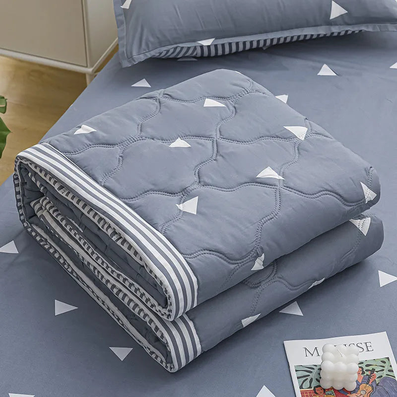 Afralia™ Daisy Print Quilted Summer Quilt Set in Soft Breathable Fabric