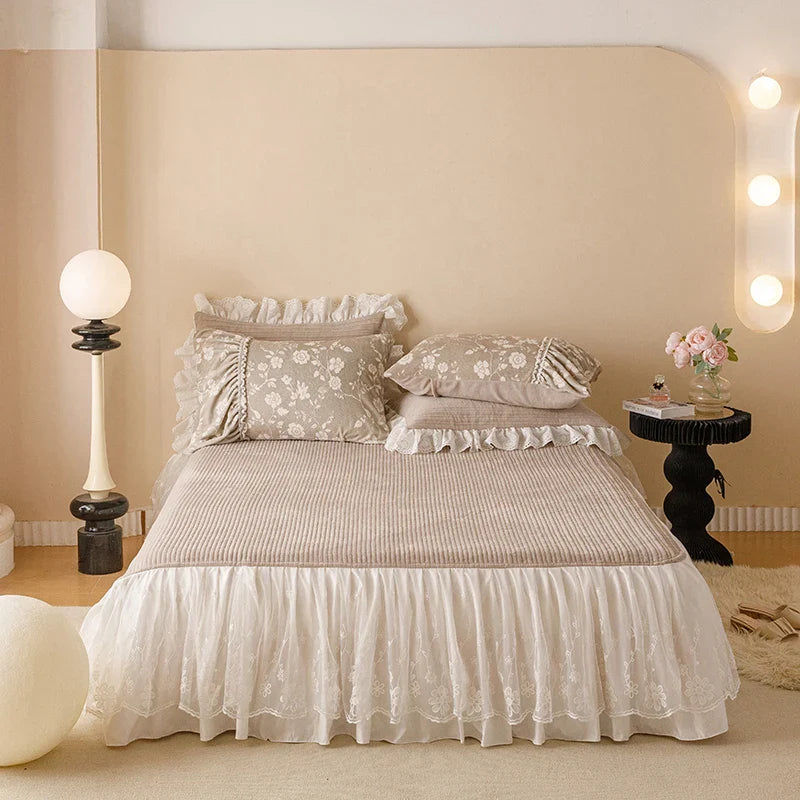 Afralia™ Vintage Flowers Ruffles Bedding Set in White Lace Design
