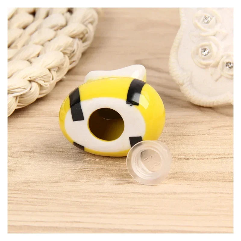 Afralia™ Ceramic Bee Salt Pepper Shaker Seasoning Pot Cooking Tableware