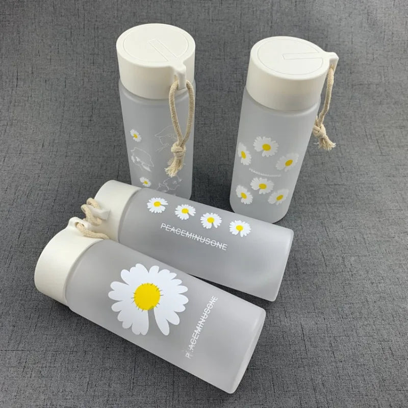 Afralia™ Small Daisy Frosted Plastic Water Bottle 550ml with Portable Rope