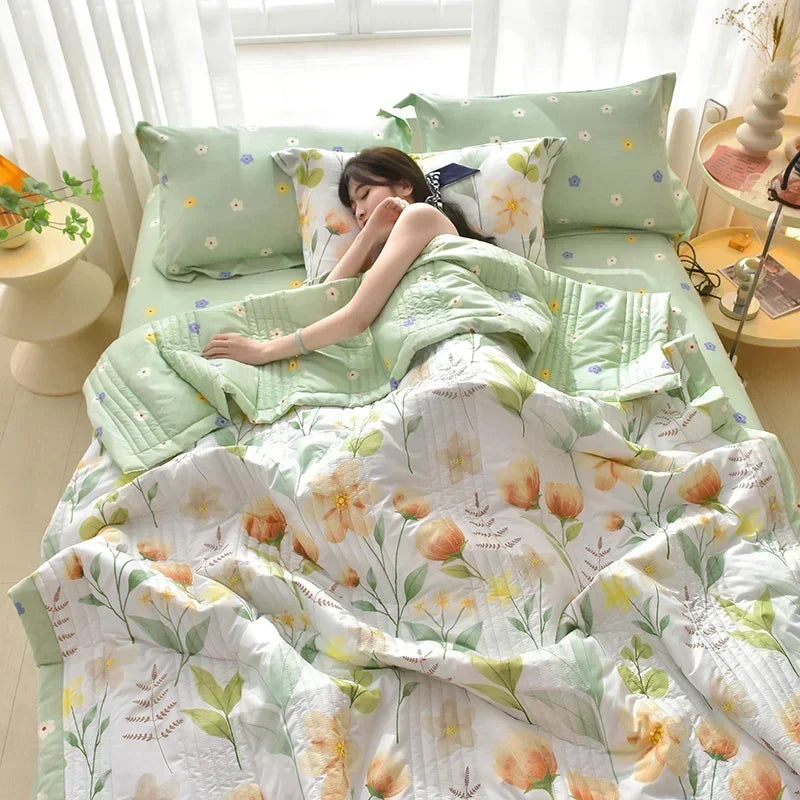 Afralia™ Quilted Queen Size Comforter 150x200 - Soft, Machine Washable, Summer Blanket