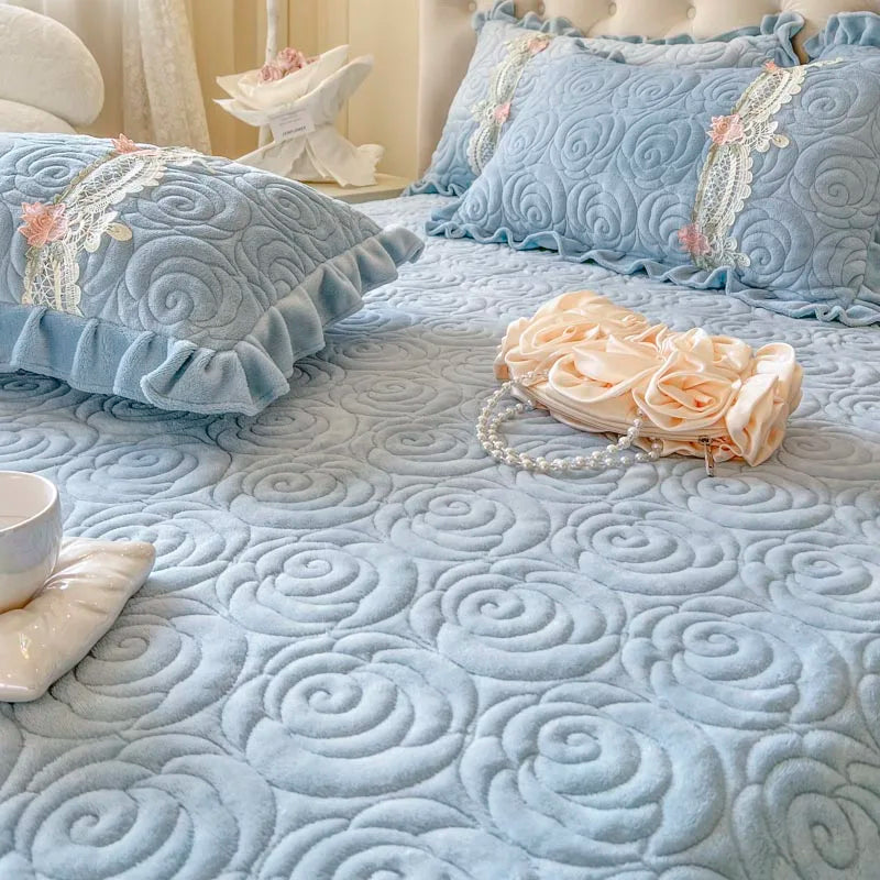 Afralia™ Velvet Floral Lace Quilted Bedding Set With Pillowcases