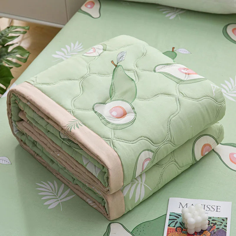 Afralia™ Daisy Print Quilt for Spring Summer, Queen Size, Mechanical Wash, Comfortable Blanket